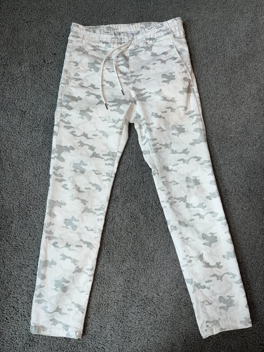 BEVY FLOG Shely Gray & White Camo Print Drawstring Cropped Jogger Pants NWOT 27